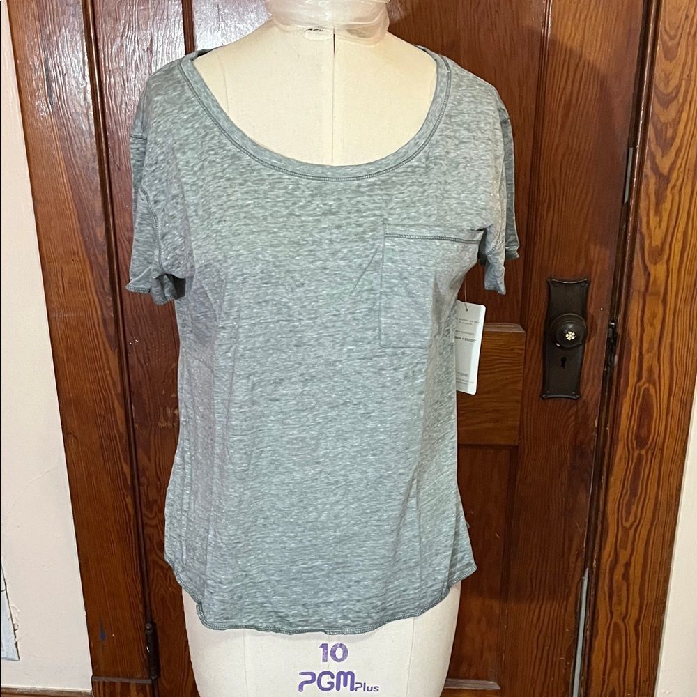 Threads 4 Thought Gray Women's Pocket Tee Top